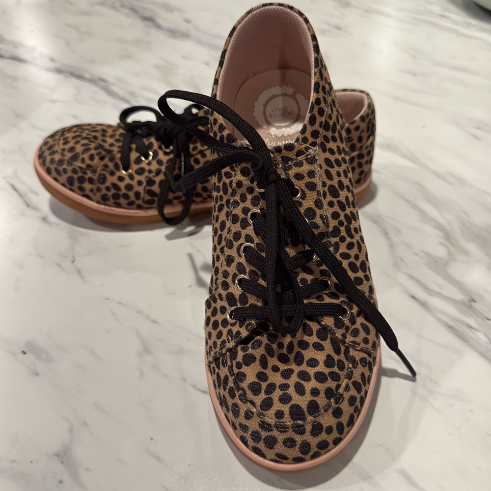 EUC LIVIE & Luca shoes Big Girls size 2